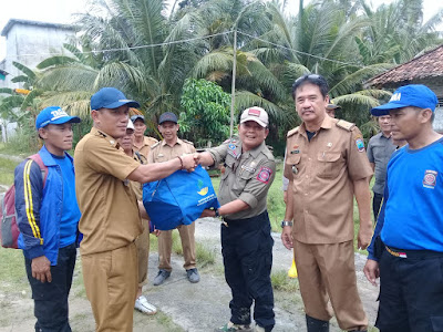 Dinas Sosial Lampung Serahkan Bantuan Korban Banjir di Kecamatan Sragi Lampung Selatan