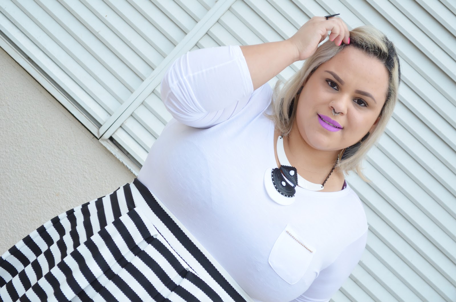 saia listrada, saia rodada, saia, saia plus size, listras, roupas listradas, saia listrada plus size, cabelos, cabelos loiros, cabelos platinados, plus size, Hoje vou de, look, looks, Moda, moda plus, Mundo Plus, Plus Size, tendências, tendências., world plus, roupas plus size, 