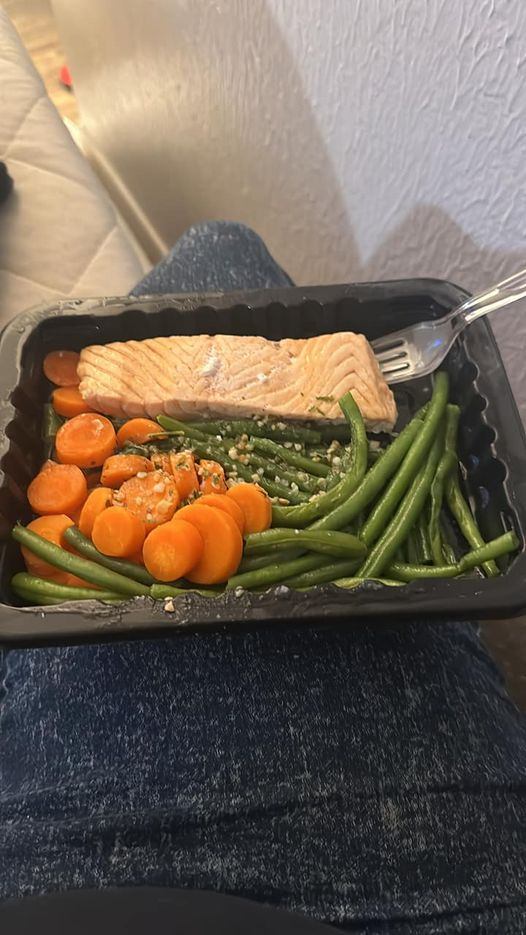 Weight Watchers Salmon carrots and green beans 