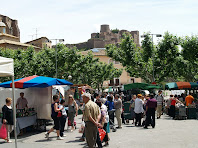 La Fira de Baix i el Castell de Cardona al fons, des del portal del Portalet