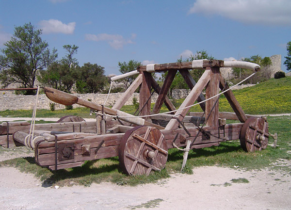 Geni, giny, Genio, ingenio, máquina de guerra, catapulta, fonévol, manganell