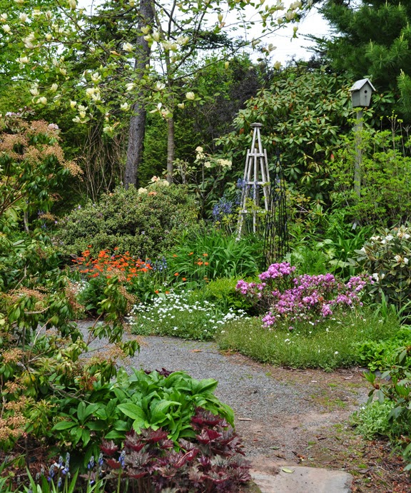 Three Dogs in a Garden: The Garden of Donna &amp; Duff Evers, Part 1: The 