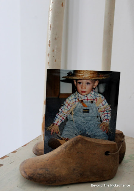 Using Vintage Finds to Display Photos