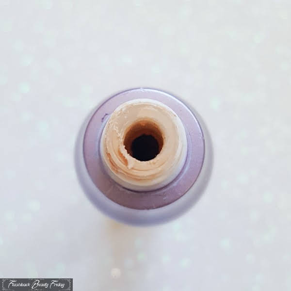 open neck of Urban Decay Eyeshadow Primer Potion bottle