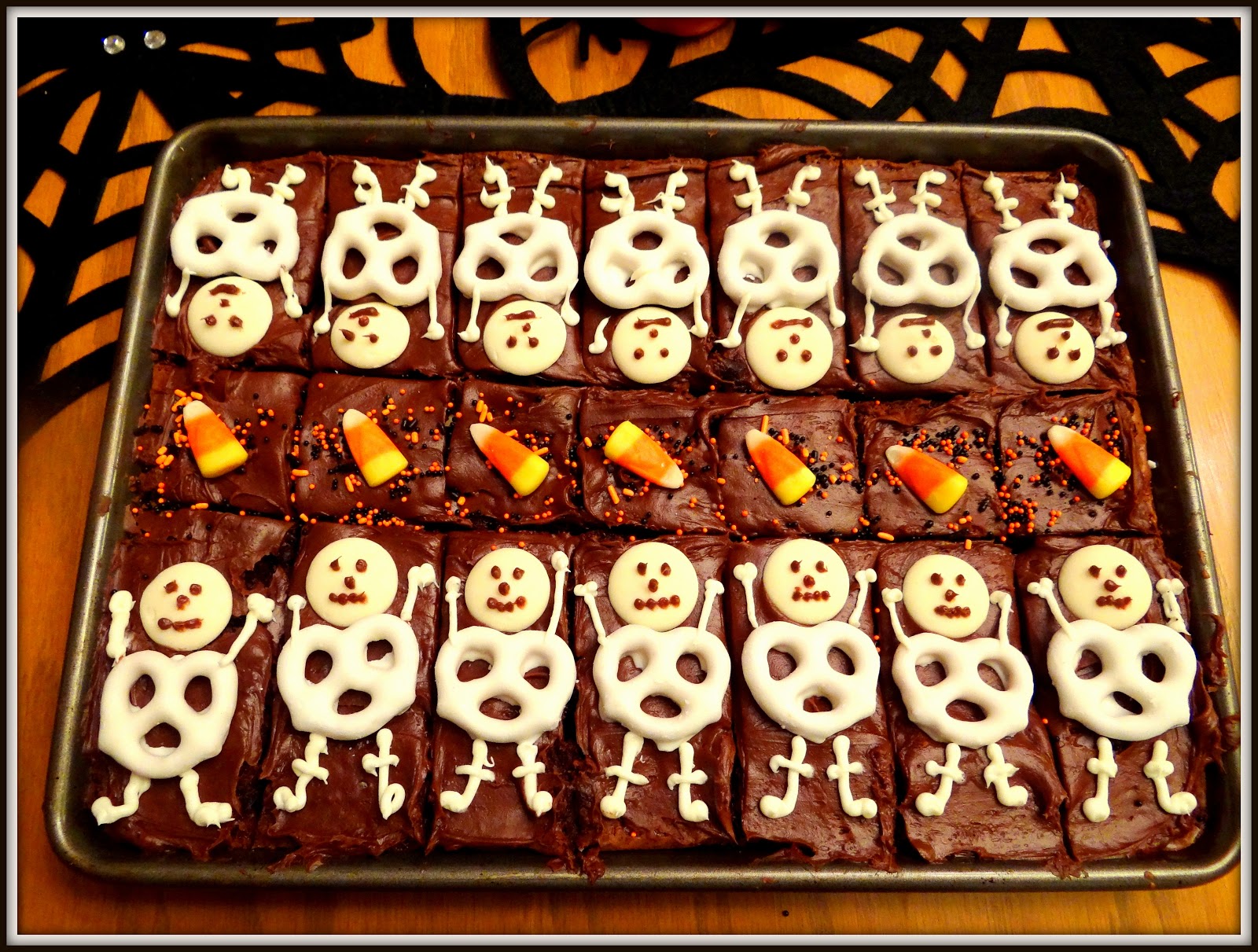 Weekday Chef Halloween  Cupcakes and Skeleton Brownies 