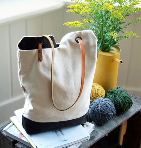 Saw this cute DIY tote bag on Design Sponge .... hmmm first maybe I ...