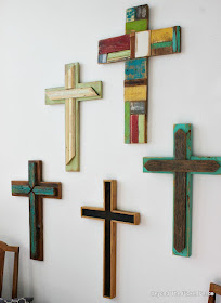 reclaimed wood, rustic cross, barn wood, Easter decor, salvaged wood,http://bec4-beyondthepicketfence.blogspot.com/2016/02/more-rustic-crosses-and-finding-waldo.html 