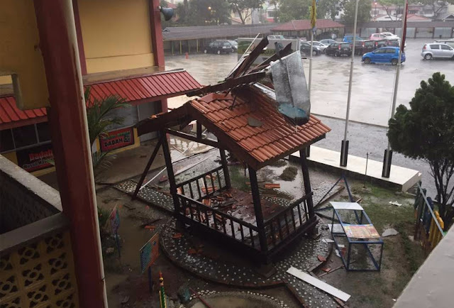 [Foto] Angin kencang terbangkan bumbung sekolah - Cikgu Share
