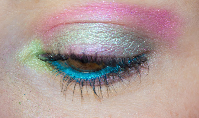 Make-up estival : kaki, magenta et une touche de turquoise