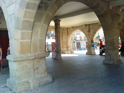 by E.V.Pita....Portugal: castle of Guimaraes and old town / Por E.V.Pita.... Portugal: castillo de Guimaraes y villa medieval / O castelo de Guimaraes (Pita)