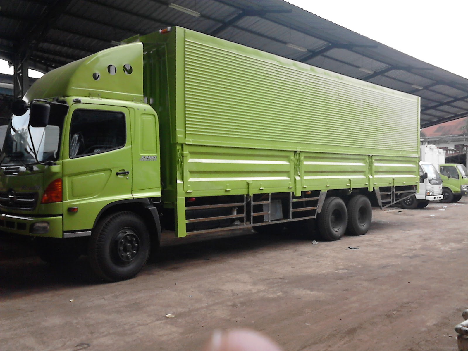 Jasa Angkutan Truk Tronton Truk Fuso Truk Trailler Truk Wing Box