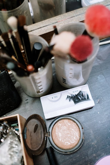 The Benefits and Drawbacks of Wearing Makeup: