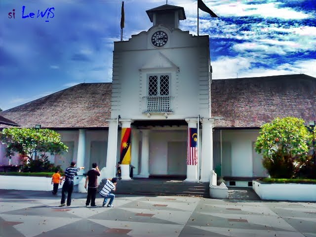 taken by leWIsIbanEZ,,,