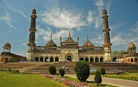 Masjid Asafi di Lucknow, India