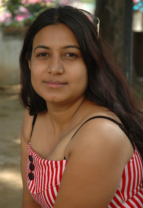 movie poo pookum osai spicy moments picture latest photos