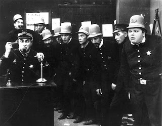 Los Keystone cops en 1914. Arbuckle es el de la derecha