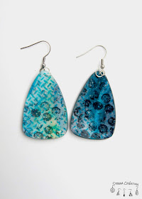 Boucles oreilles pâte polymère encre alcool pinata bleu jaune vert noir Stenna Création
