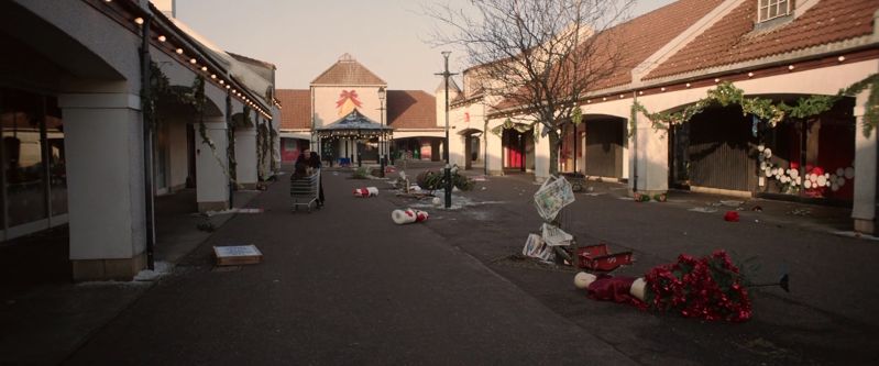 Shopping mall zombies scene