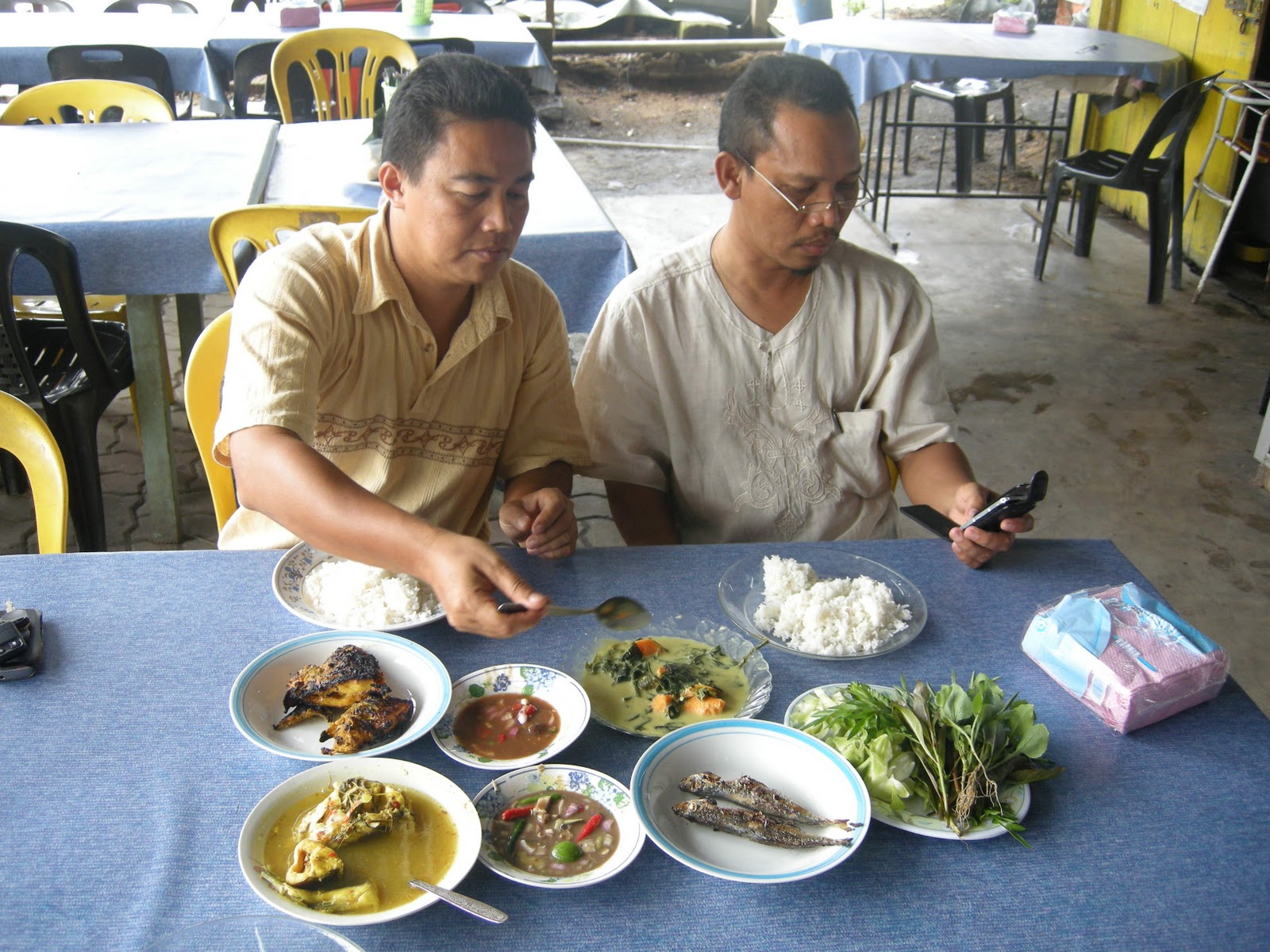 Terengganu My Heritage: Makan Nasi Asam Pedas ikan Baung 