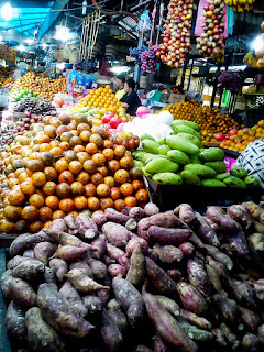 pasar buah berastagi, tanah karo, sumatra utara