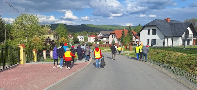 Młodzież ze SOSW we Frysztaku sprzątała dla dobra środowiska