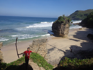 Eksotisme Pantai Lumbung Tulungagung