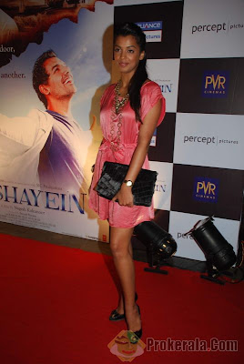 Bollywood hottie at Aashayein premiere Pictures