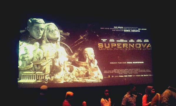 Premiere Supernova: Ksatria, Putri & Bintang Jatuh di Plaza Senayan XXI