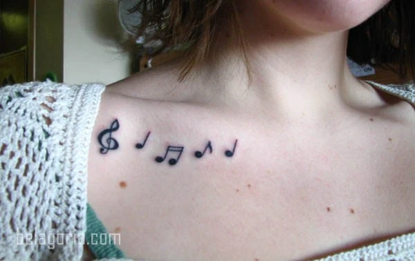 Vemos la foto de un Tatuaje musical