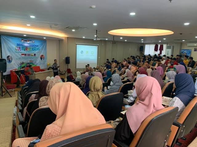 Contoh Kata Sambutan Acara Seminar (Singkat dan Terbaru)