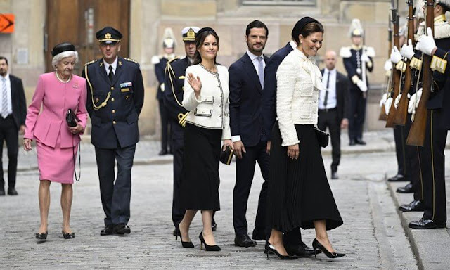 Queen Silvia wore an outfit by Georg et Arend. Crown Princess Victoria wore a tweed jacket. Princess Sofia
