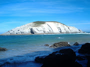 La zona de la playa más alejada de la entrada. (playa de covachos )