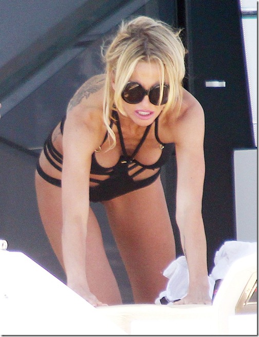 Sarah-Harding-Bikini-Photoshoot-On-Yacht-In-Ibiza-24