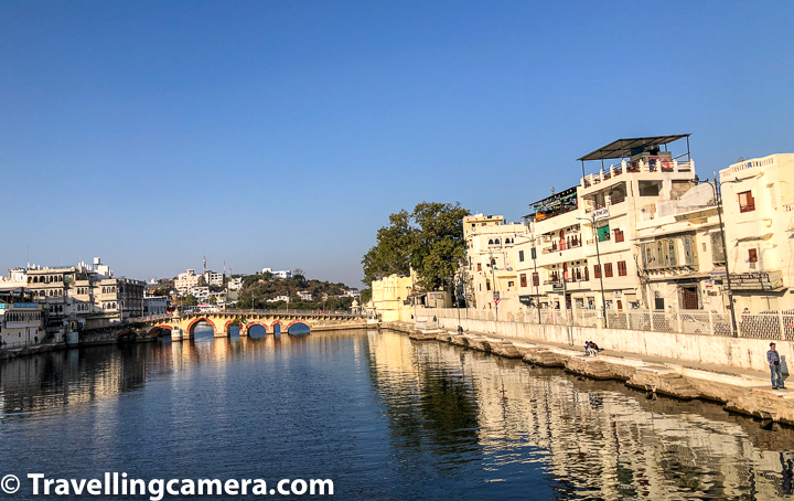 We took Chand pole pulia which is also known as Daiji bridge and on the right side of the bridge we see another bridge parallel to Daiji bridge.   Related Blogpost - Some of the most stunning sunset views around Lake Pichola & Top places to witness sunset in Udaipur , Rajasthan