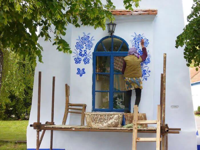 90-Year-Old Woman's Wall Painting Transforms A Small Czech Village Beautifully