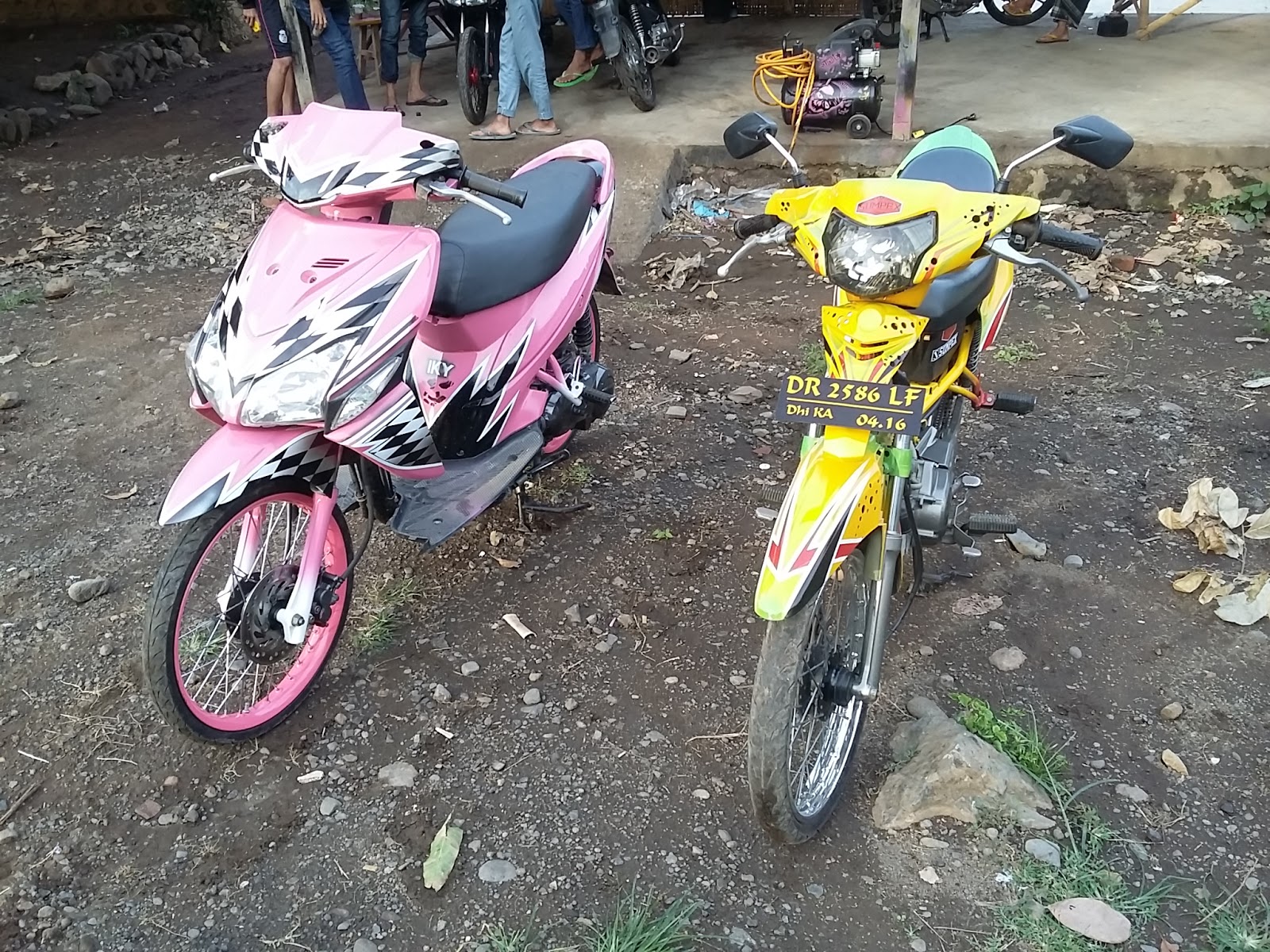 20 Gambar Modifikasi Honda Vario CW Terbaru 2015 Ala Drag Simple