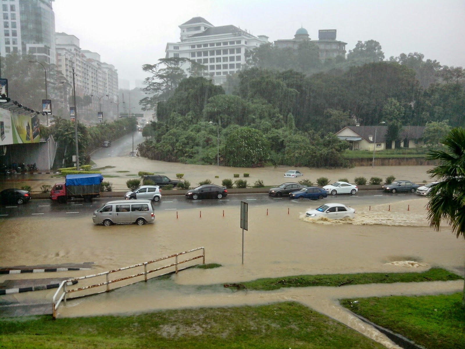 Gambar Banjir Kilat Di KL Kuala Lumpur 12 Mei 2014 ~ ScaniaZ