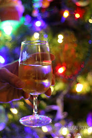 How to throw a holiday wine tasting party on a budget #ALDIPairings
