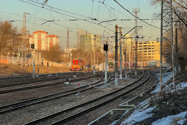 проезд Стратонавтов, железнодорожные пути пути Рижского направления