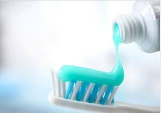 Do you also make these small mistakes while brushing, know the right way to brush