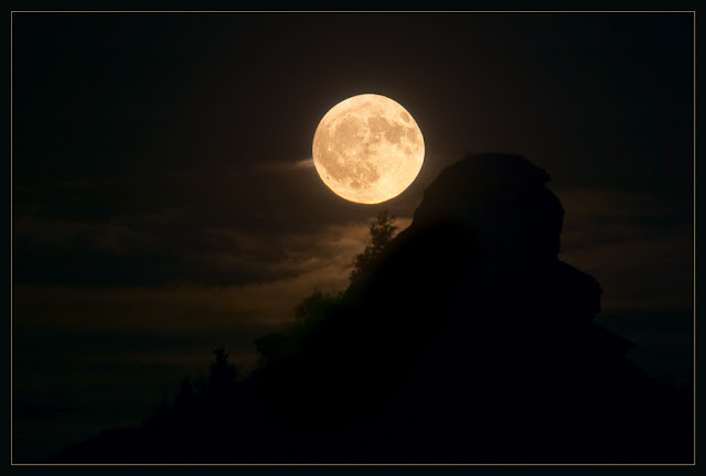 Bila gambar bersuara: Gambar-gambar bulan purnama yang menarik