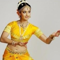 anushka shetty in Bharatnatyam pose