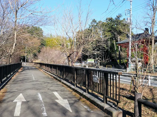 多摩湖周回道路　千体観音堂