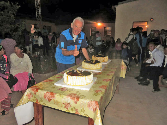 Zur anschließenden Feier im Pfarrrosengarten gab es lecker Kuchen