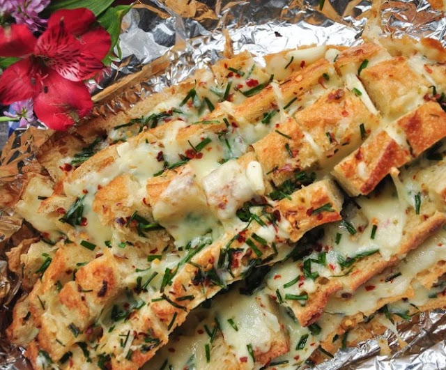 Garlic Pull-Apart Bread 