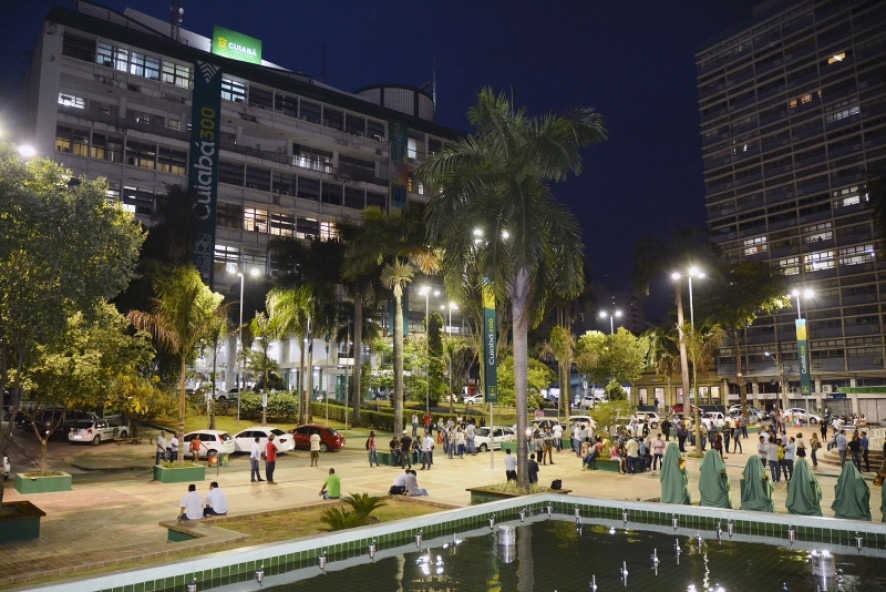 Praça no Centro de Cuiabá é reaberta ao público