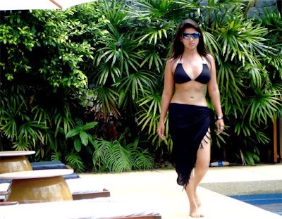 South Indian Actress Nayanthara two-piece bikini scene
