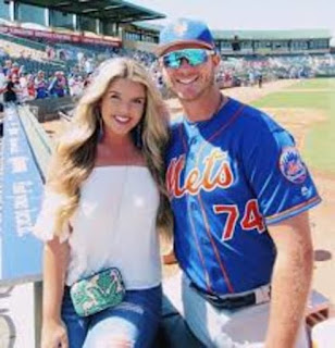 Pete Alonso Enjoying With His Girlfriend