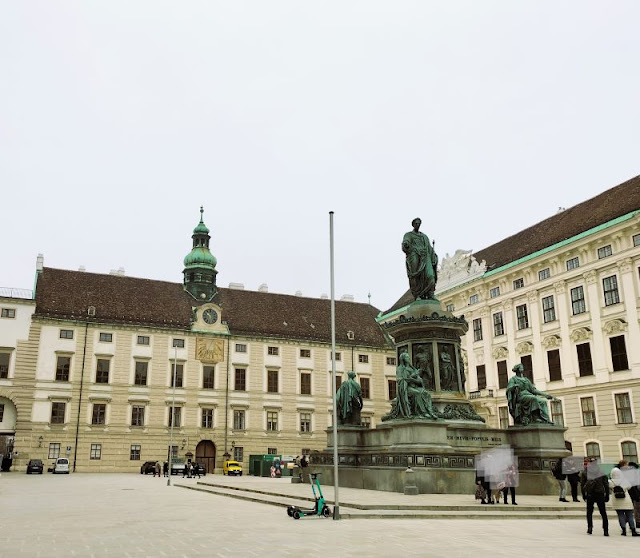 cortile Hofburg Vienna