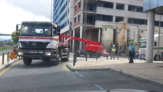 Camión en las obras en la zona de Desierto